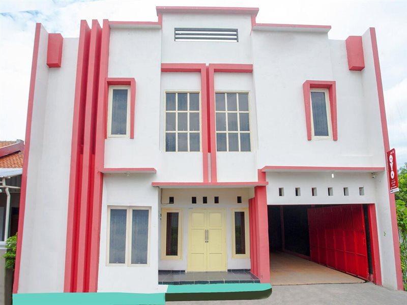 Oyo 3060 Al Fatih Guest House Syariah Tegal  Exterior foto