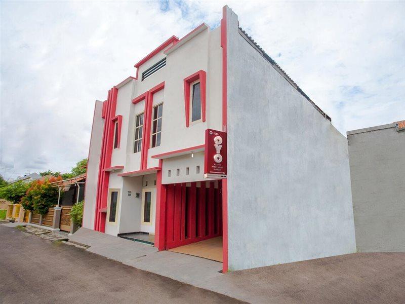 Oyo 3060 Al Fatih Guest House Syariah Tegal  Exterior foto